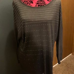 0x Beautiful grey dressy top from kohls. Grey.